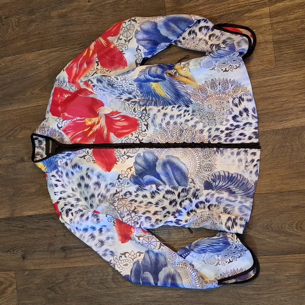 Vintage Mesmerize Colorful Floral Print 11-Button Front Mandarin Lined Jacket.
